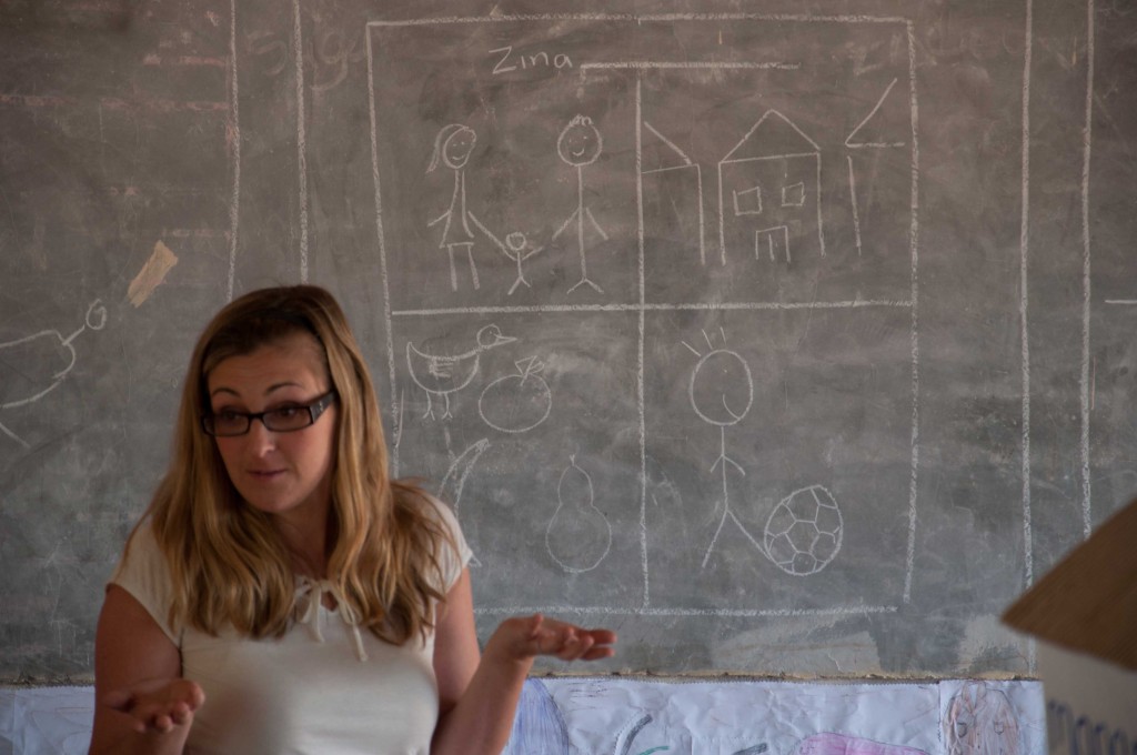 Rachel explains project based learning to the Dwankhozi teachers.